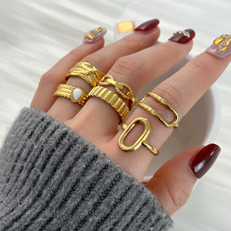 מארז 6 טבעות ״שירי״ | לוק חדש בכל יום - Pura Vida