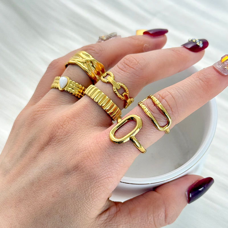 מארז 6 טבעות ״שירי״ | לוק חדש בכל יום - Pura Vida