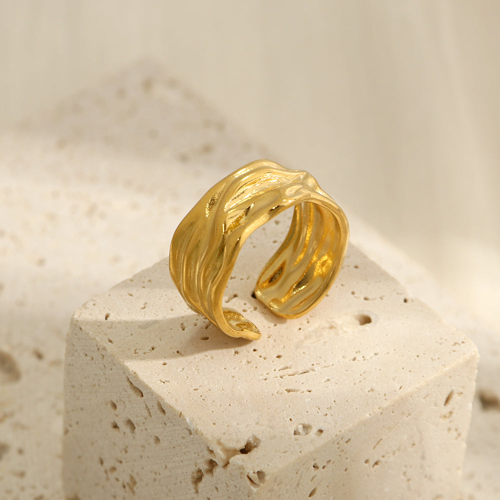 מארז 6 טבעות ״שירי״ | לוק חדש בכל יום - Pura Vida