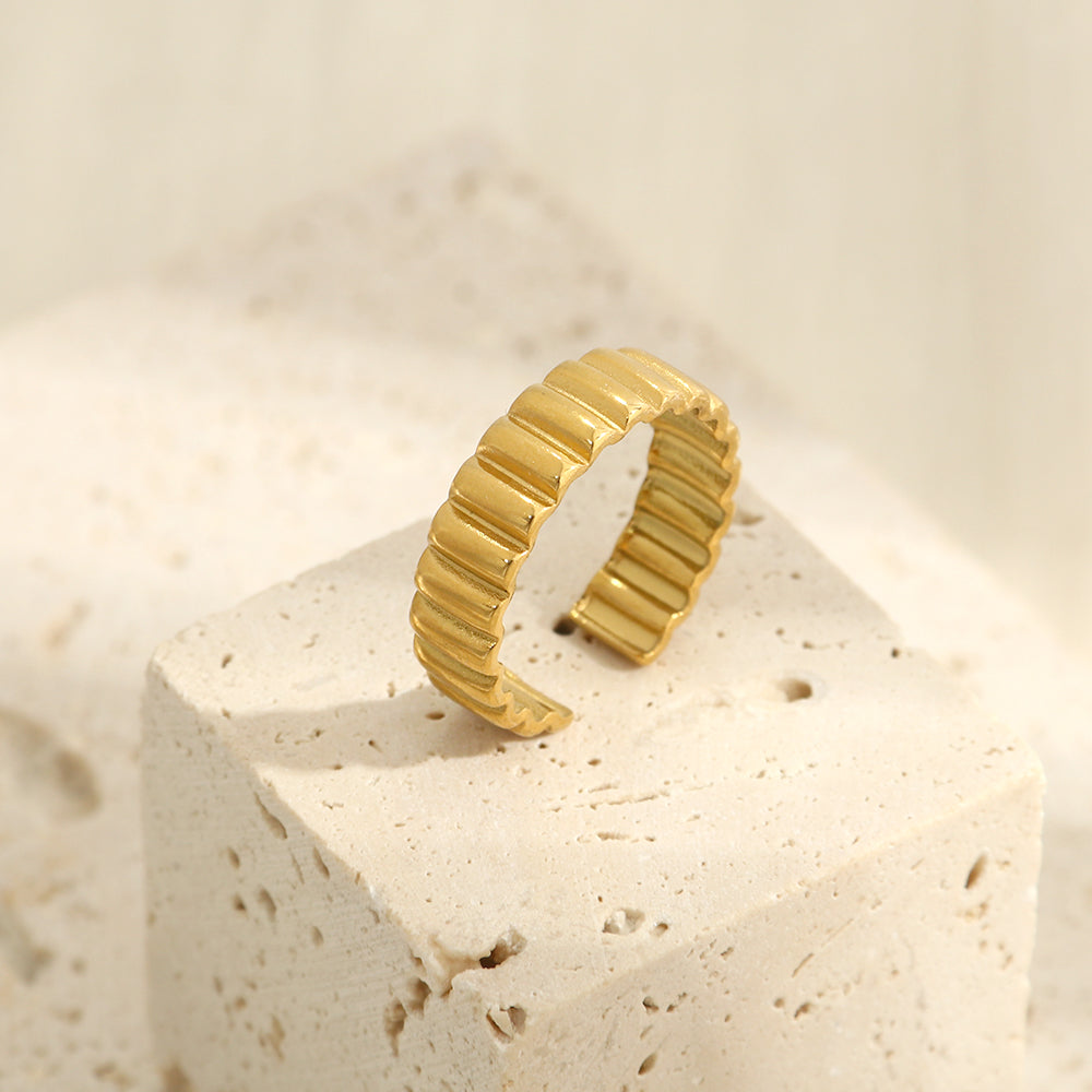 מארז 6 טבעות ״שירי״ | לוק חדש בכל יום - Pura Vida