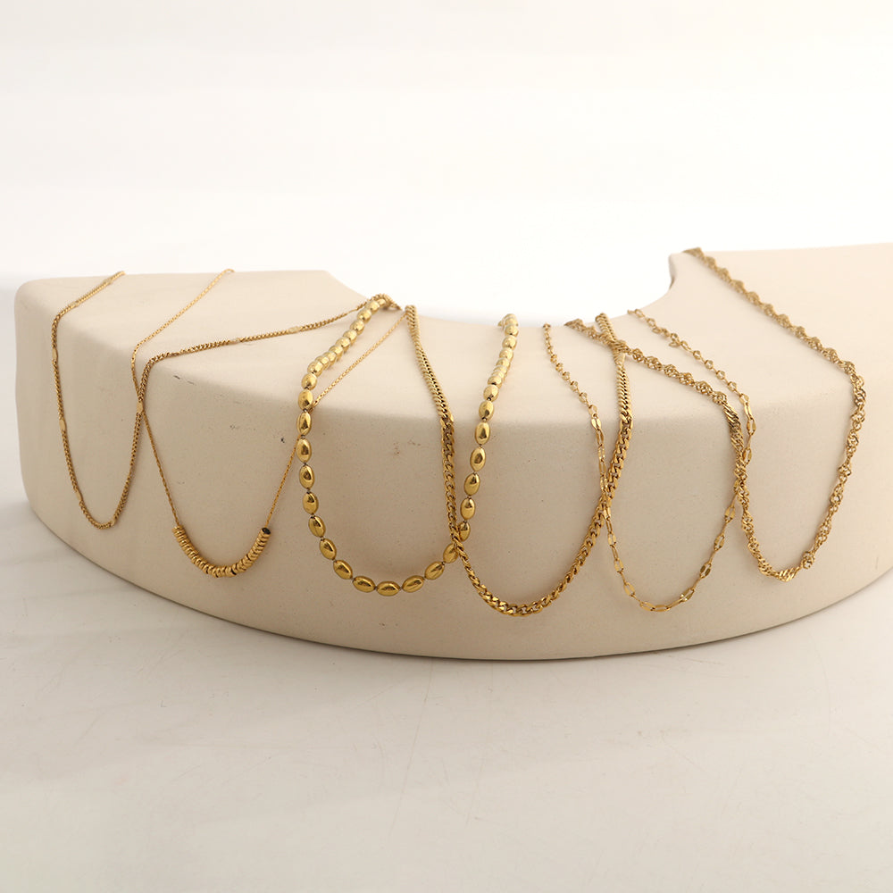 מארז 6 שרשראות הטרנדי ״לורין״ | לוק חדש בכל יום - Pura Vida