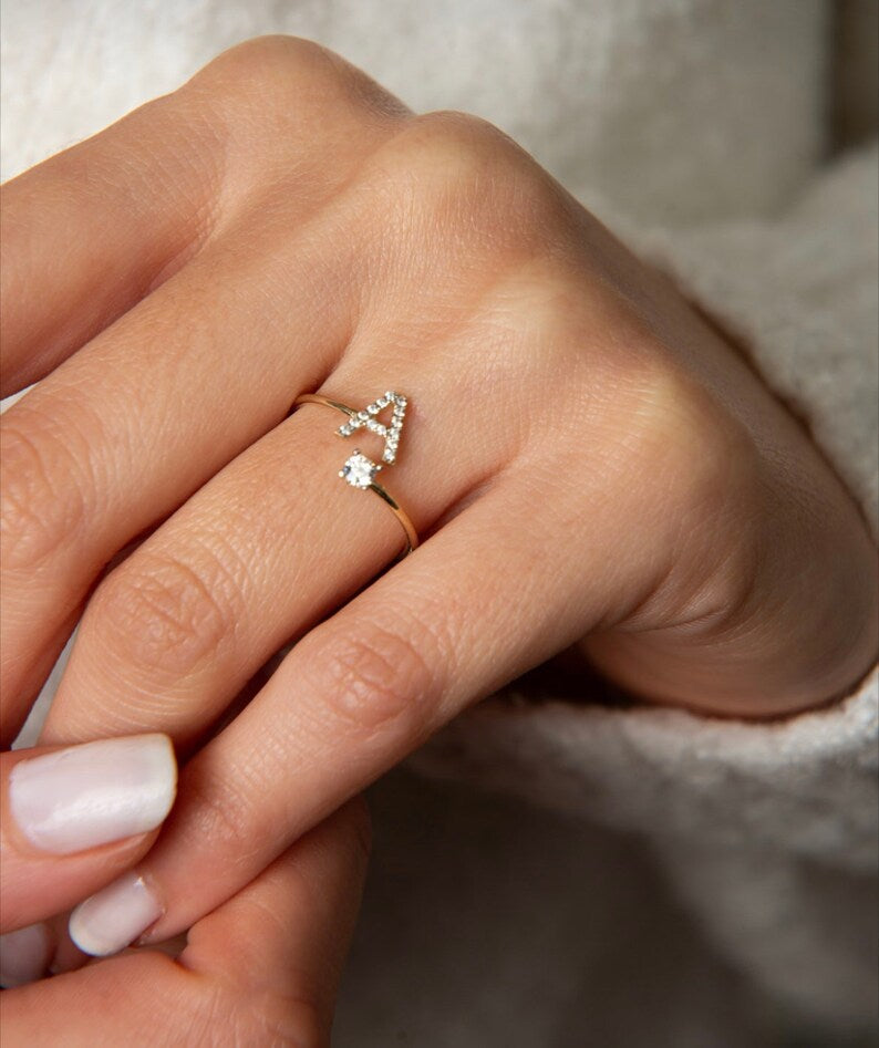 הטבעת הויראלית - עם אות השם שלך בעיצוב אישי - Pura Vida