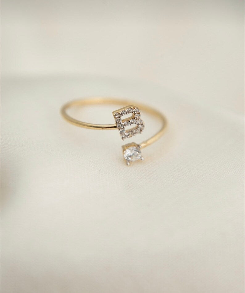 הטבעת הויראלית - עם אות השם שלך בעיצוב אישי - Pura Vida