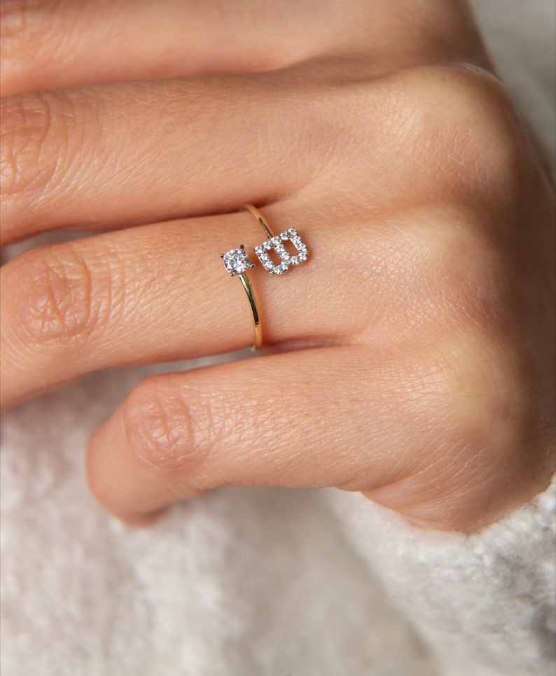 הטבעת הויראלית - עם אות השם שלך בעיצוב אישי - Pura Vida